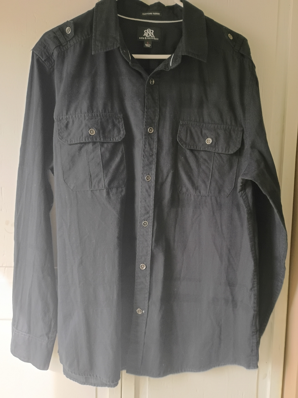 Rock & Republic Black Button-Up Shirt with Contrast Piping